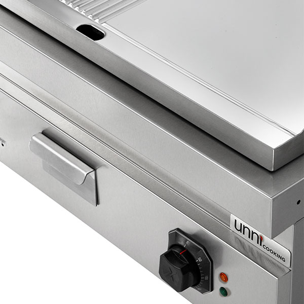 Elektrische grillplaat – 1/2 glad + 1/2 geribbeld CHROOM – E70GP20+GSK