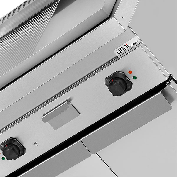 Elektrische grillplaat – 1/2 glad + 1/2 geribbeld CHROOM – E70GP20+GSK